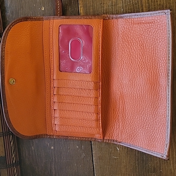 Dooney & Burke pebble leather Crossbody w matching wallet - Picture 3 of 5